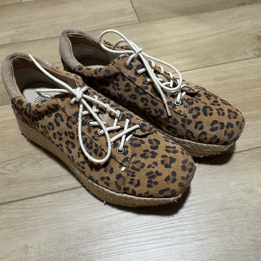 OTBT Leopard Print Espadrille Platform Lace Up Shoes Women’s 9